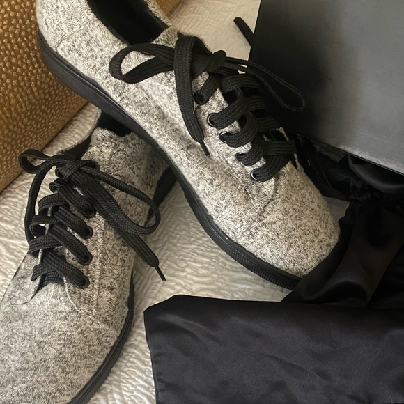 Natori Shoes - Heather Gray & Black Gradient Sneakers